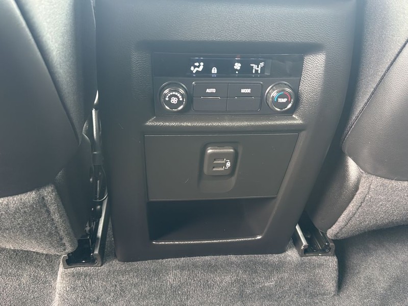 Chevrolet Traverse Vehicle Full-screen Gallery Image 17