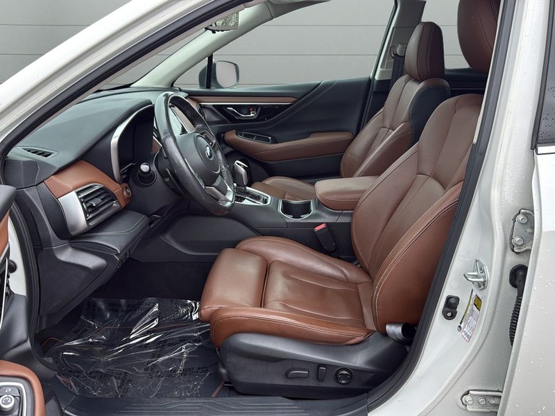 Subaru Outback Vehicle Full-screen Gallery Image 10