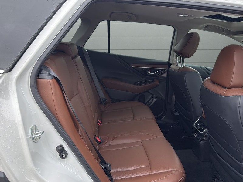 Subaru Outback Vehicle Full-screen Gallery Image 14