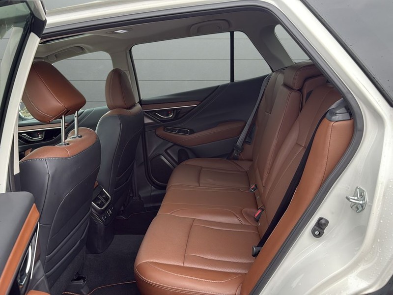 Subaru Outback Vehicle Full-screen Gallery Image 17