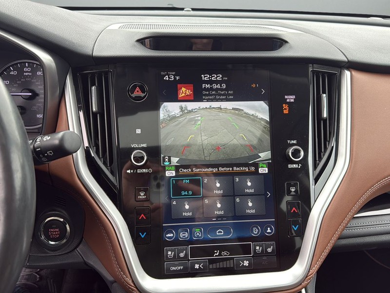 Subaru Outback Vehicle Full-screen Gallery Image 24