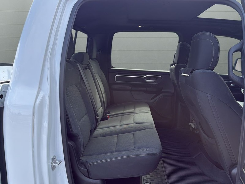 Ram 1500 Vehicle Full-screen Gallery Image 3