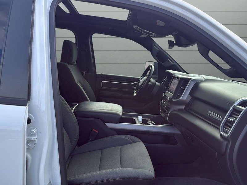 Ram 1500 Vehicle Full-screen Gallery Image 4