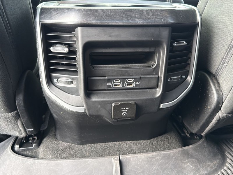 Ram 1500 Vehicle Full-screen Gallery Image 7