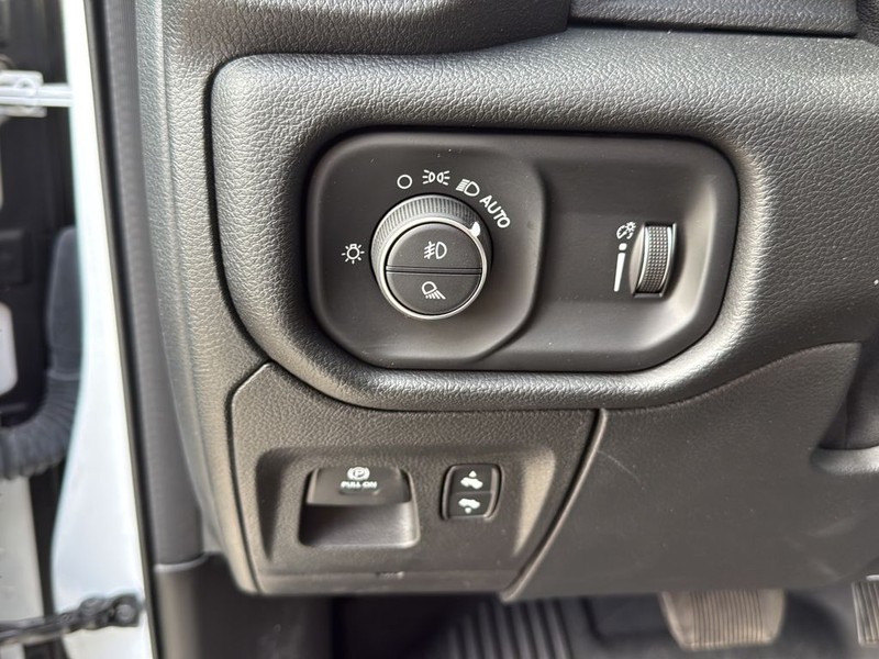 Ram 1500 Vehicle Full-screen Gallery Image 8
