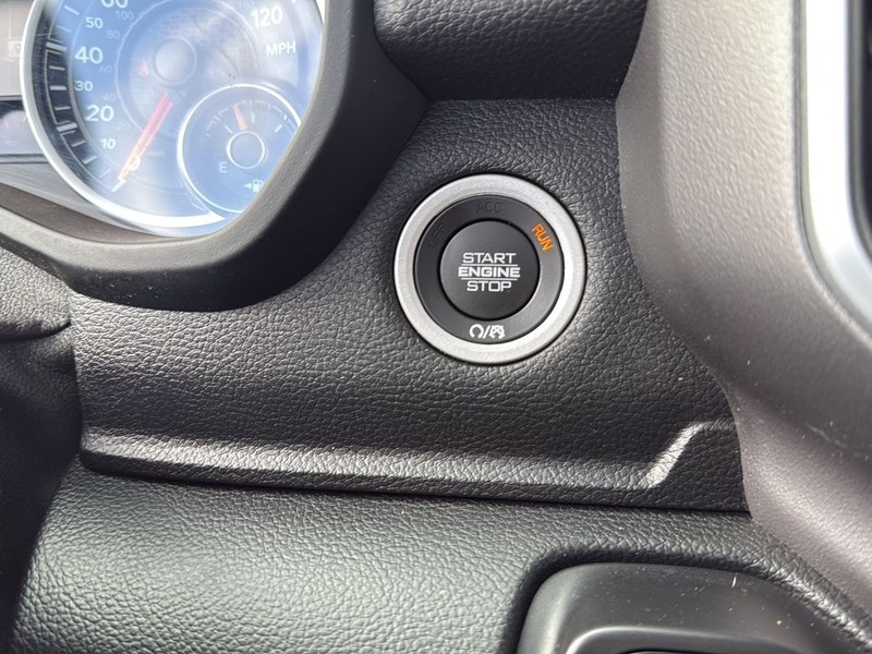 Ram 1500 Vehicle Full-screen Gallery Image 10