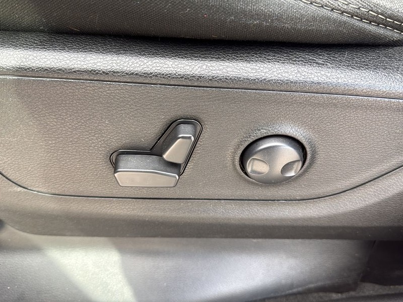 Ram 1500 Vehicle Full-screen Gallery Image 16