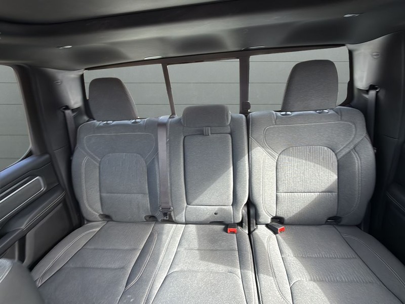 Ram 1500 Vehicle Full-screen Gallery Image 18