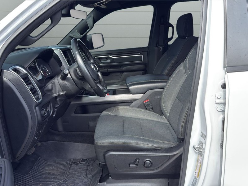 Ram 1500 Vehicle Full-screen Gallery Image 28