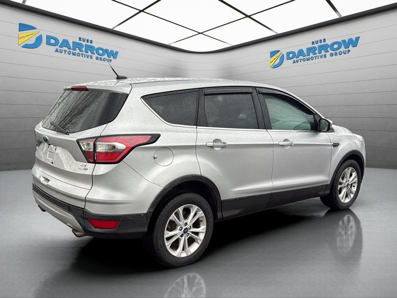 Ford Escape Vehicle Full-screen Gallery Image 5