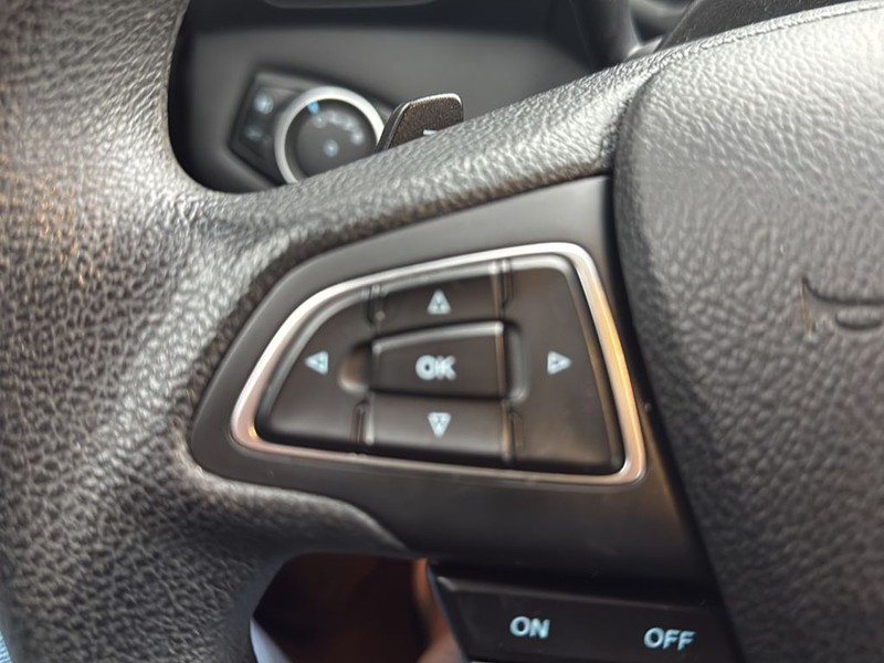 Ford Escape Vehicle Full-screen Gallery Image 9