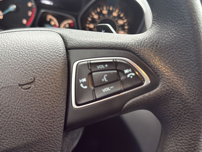 Ford Escape Vehicle Full-screen Gallery Image 10