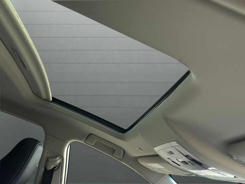 Lexus NX Vehicle Full-screen Gallery Image 6