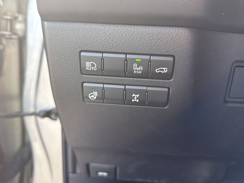 Lexus NX Vehicle Full-screen Gallery Image 9