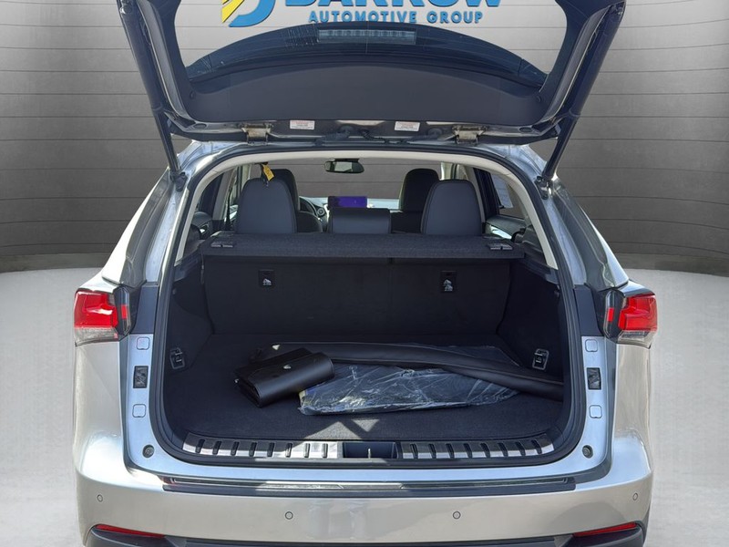 Lexus NX Vehicle Full-screen Gallery Image 15