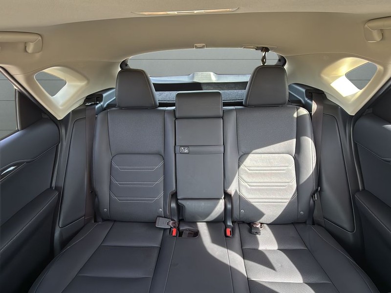 Lexus NX Vehicle Full-screen Gallery Image 18