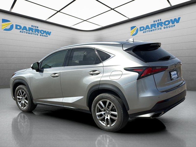 Lexus NX Vehicle Full-screen Gallery Image 21