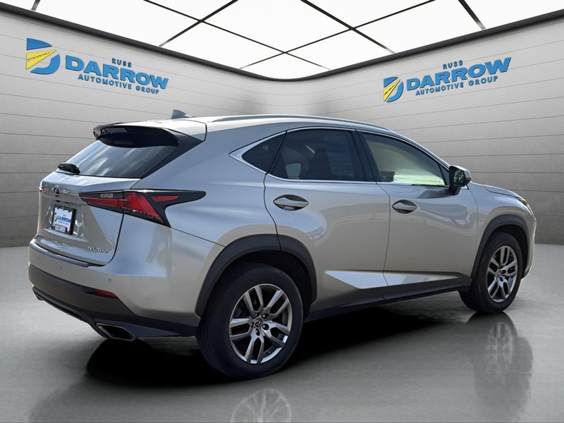Lexus NX Vehicle Full-screen Gallery Image 23