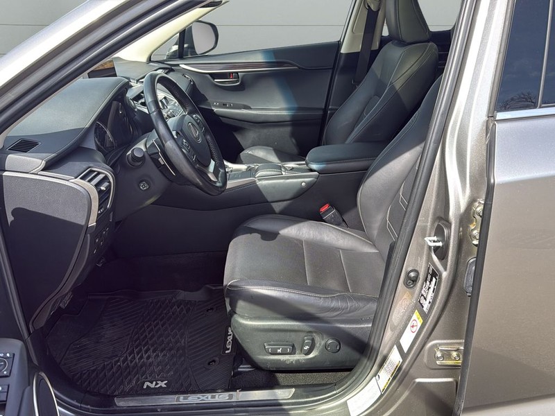 Lexus NX Vehicle Full-screen Gallery Image 28