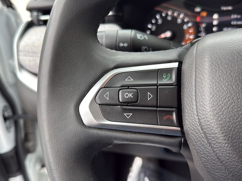 Jeep Compass Vehicle Full-screen Gallery Image 9