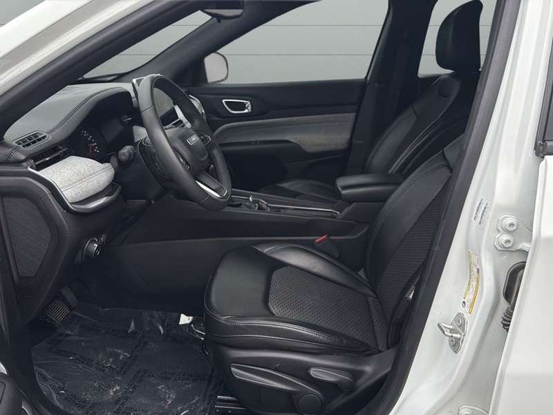 Jeep Compass Vehicle Full-screen Gallery Image 10