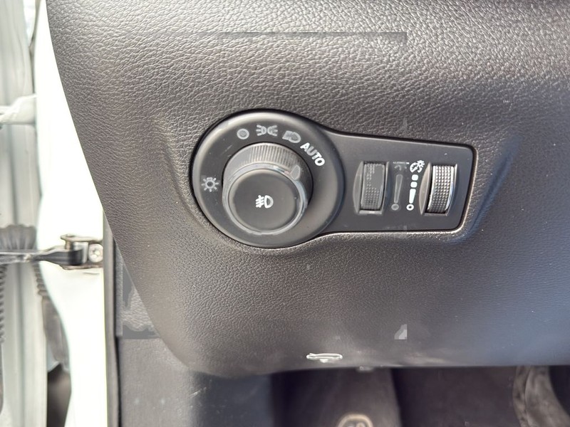 Jeep Compass Vehicle Full-screen Gallery Image 18