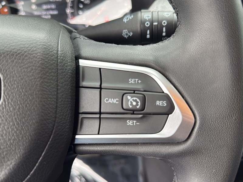 Jeep Compass Vehicle Full-screen Gallery Image 19