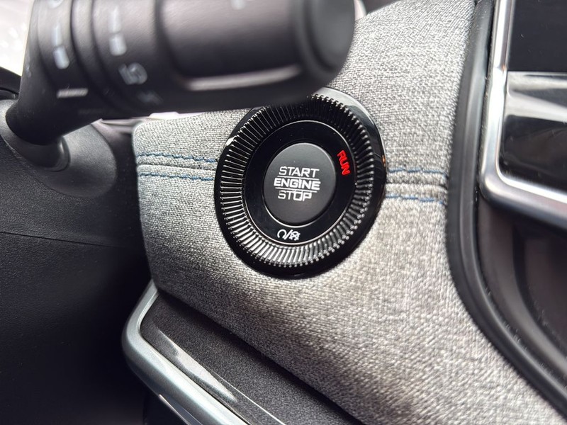 Jeep Compass Vehicle Full-screen Gallery Image 20