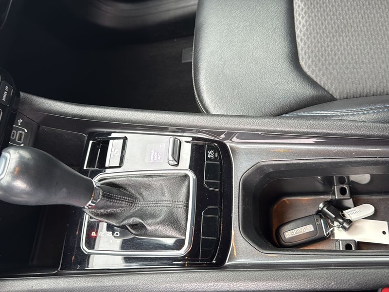 Jeep Compass Vehicle Full-screen Gallery Image 21