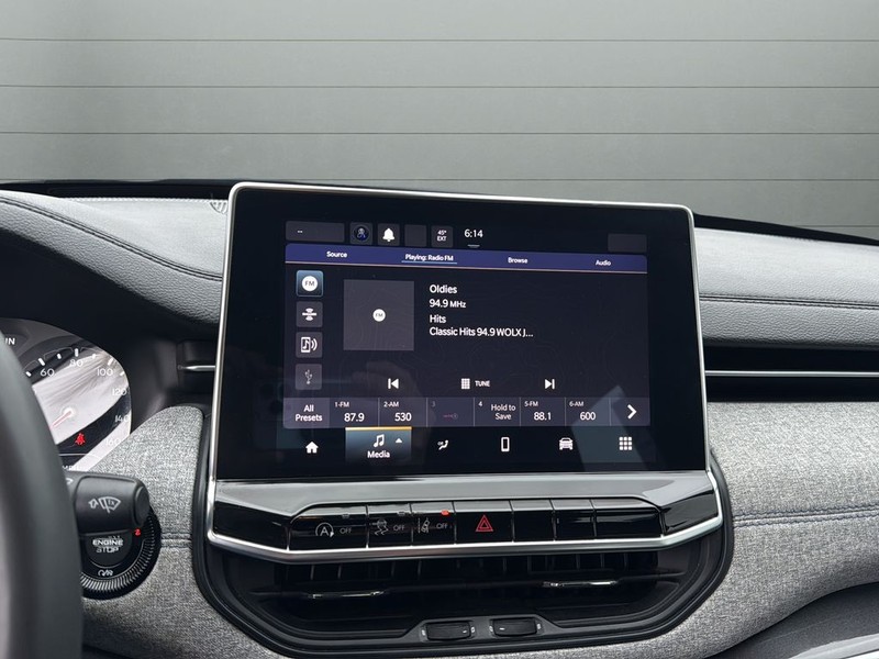 Jeep Compass Vehicle Full-screen Gallery Image 22