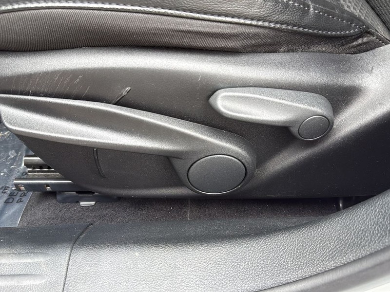 Jeep Compass Vehicle Full-screen Gallery Image 25