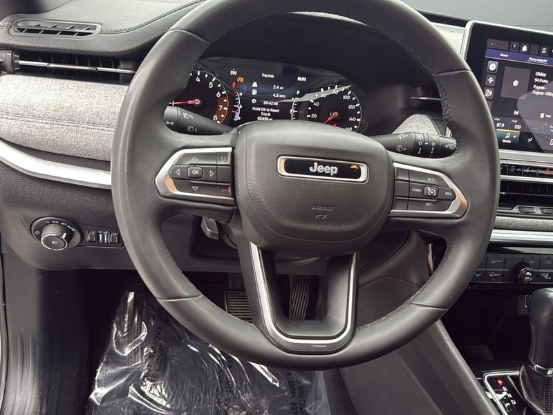 Jeep Compass Vehicle Full-screen Gallery Image 26