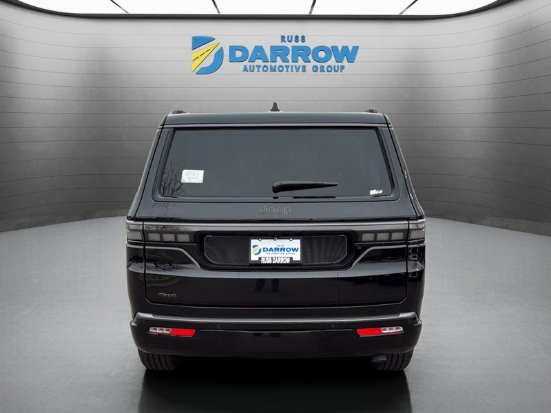 Jeep Grand Wagoneer Vehicle Full-screen Gallery Image 4