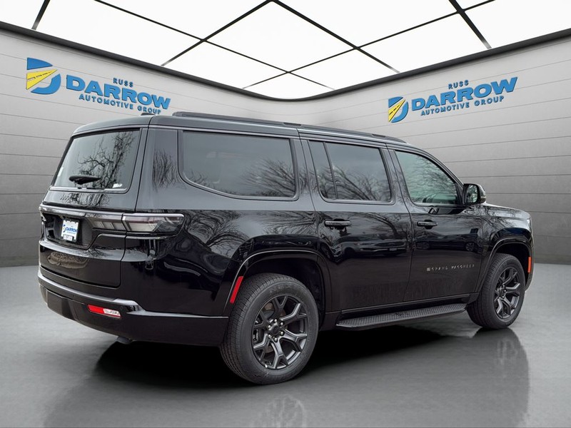 Jeep Grand Wagoneer Vehicle Full-screen Gallery Image 5