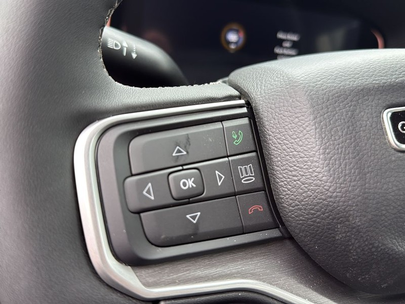 Jeep Grand Wagoneer Vehicle Full-screen Gallery Image 9