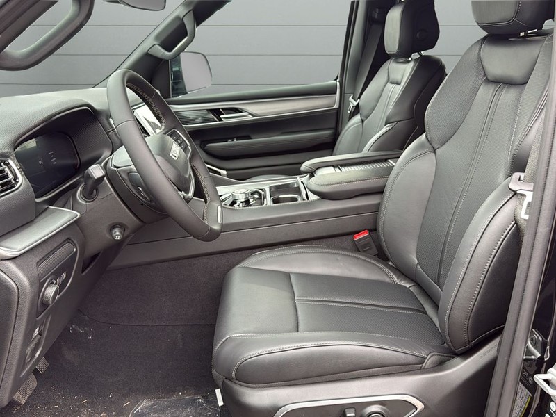 Jeep Grand Wagoneer Vehicle Full-screen Gallery Image 10