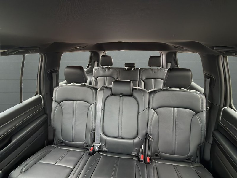 Jeep Grand Wagoneer Vehicle Full-screen Gallery Image 29