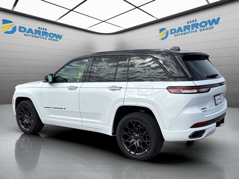 Jeep Grand Cherokee Vehicle Full-screen Gallery Image 3