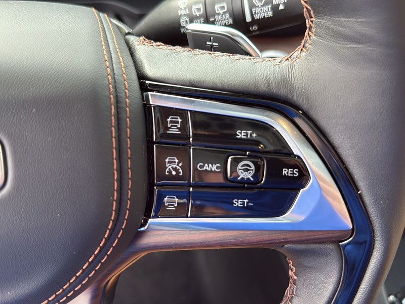 Jeep Grand Cherokee Vehicle Full-screen Gallery Image 10