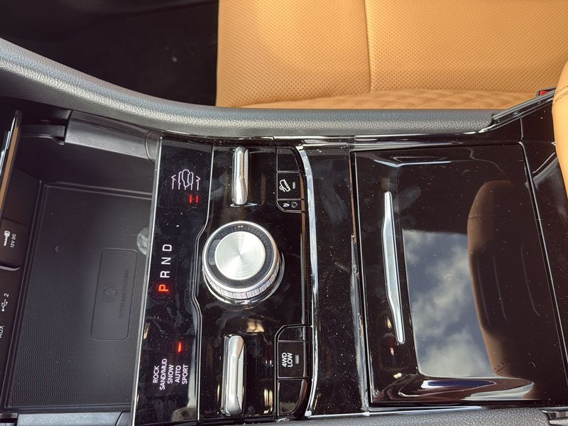 Jeep Grand Cherokee Vehicle Full-screen Gallery Image 18