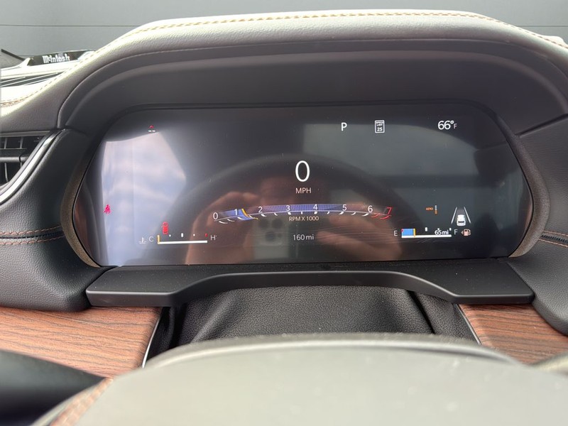 Jeep Grand Cherokee Vehicle Full-screen Gallery Image 22