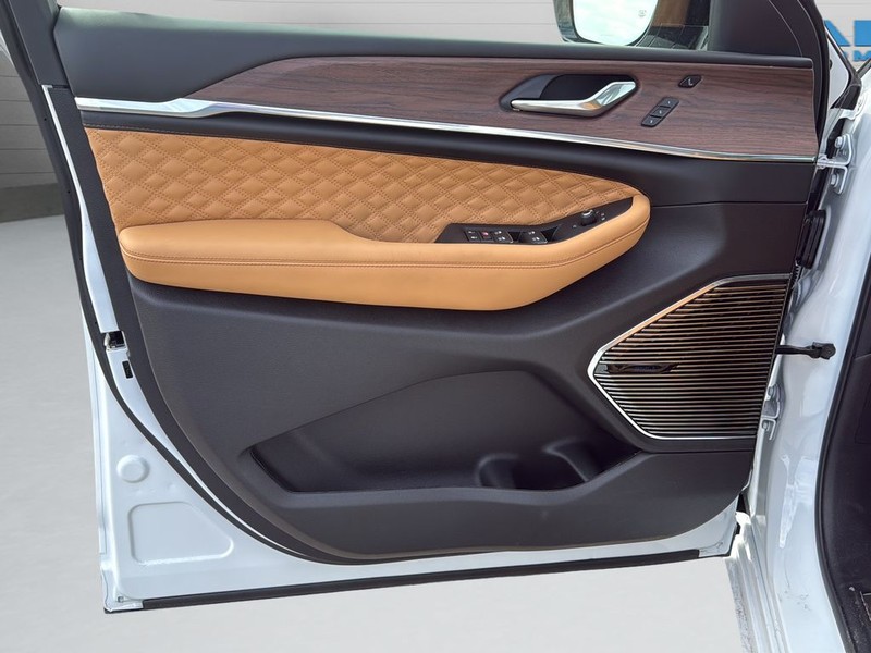 Jeep Grand Cherokee Vehicle Full-screen Gallery Image 29