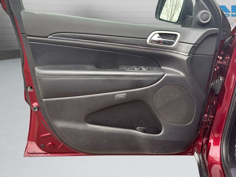 Jeep Grand Cherokee WK Vehicle Full-screen Gallery Image 11