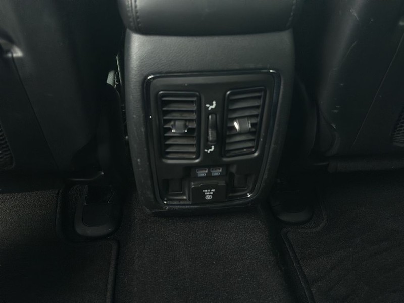 Jeep Grand Cherokee WK Vehicle Full-screen Gallery Image 18