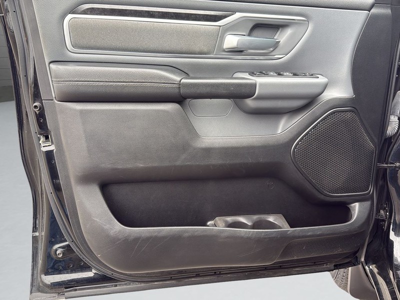 Ram 1500 Vehicle Full-screen Gallery Image 11