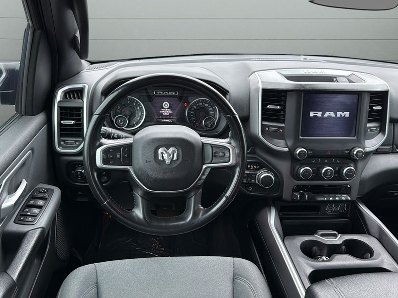 Ram 1500 Vehicle Full-screen Gallery Image 12