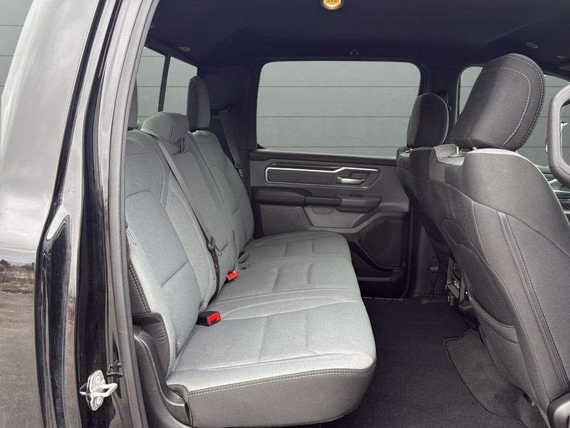 Ram 1500 Vehicle Full-screen Gallery Image 14