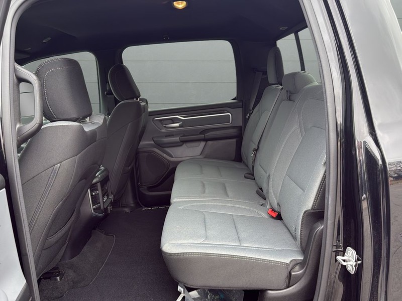 Ram 1500 Vehicle Full-screen Gallery Image 16