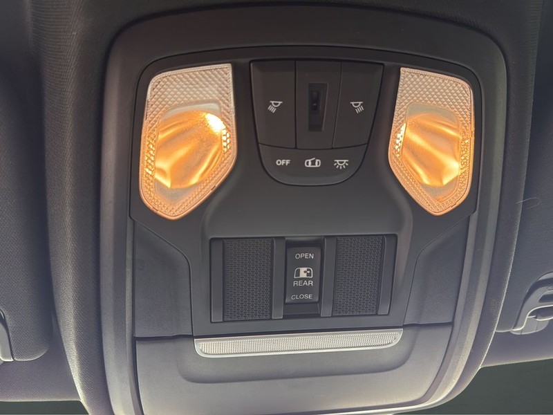 Ram 1500 Vehicle Full-screen Gallery Image 23