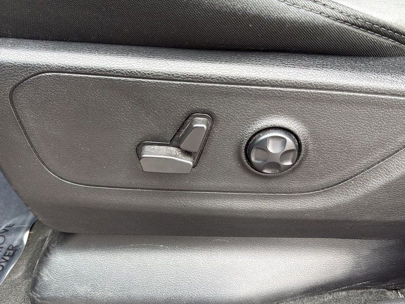 Ram 1500 Vehicle Full-screen Gallery Image 25